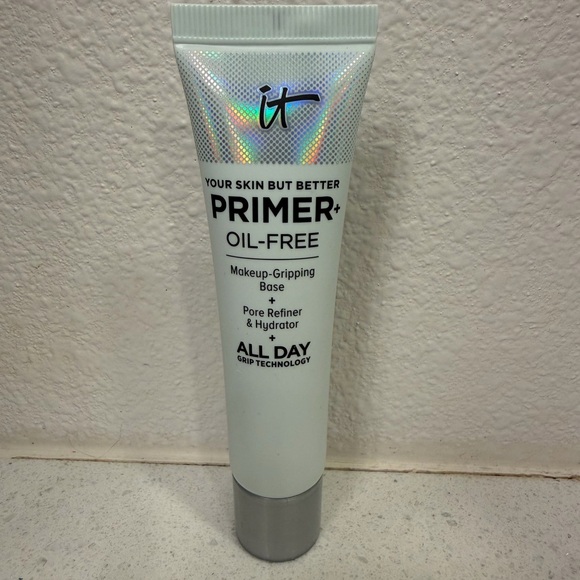 it cosmetics Other - it cosmetics PRIMER+ Oil-Free in light mint with silver cap